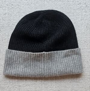 100% Cashmere Stylish Black and Gray Knit Beanie